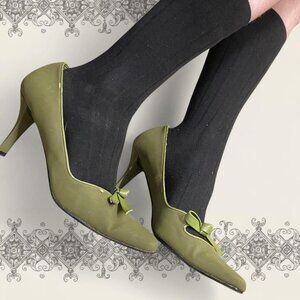Vintage Monzo & Franco Olive green pointed toe suede courts with bow details